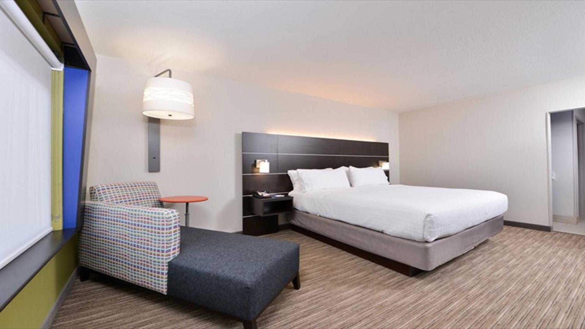 Holiday Inn Express & Suites - Parkersburg East By Ihg Exterior photo