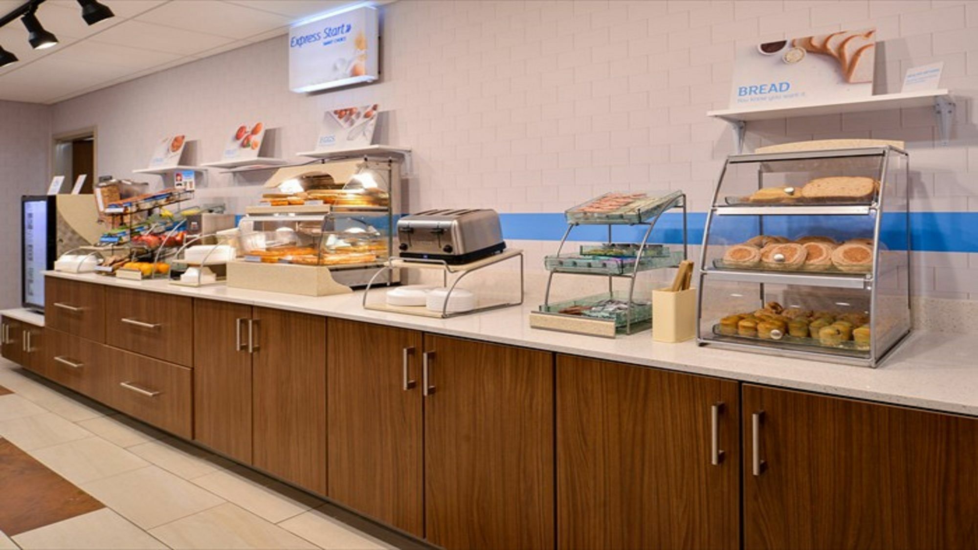 Holiday Inn Express & Suites - Parkersburg East By Ihg Exterior photo
